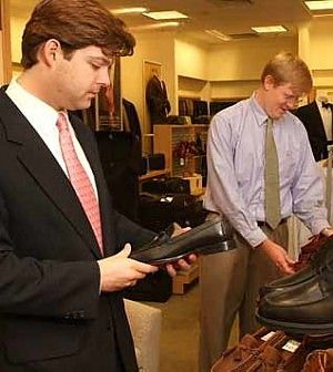 Jos A Bank offre 2,3 mld<br /> per Men's Wearhouse