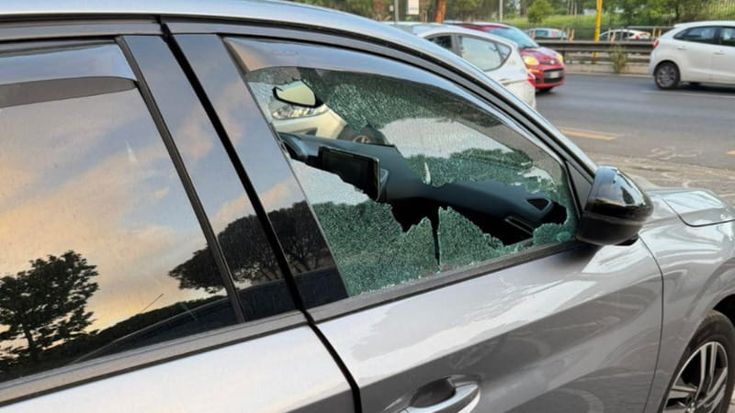 Preso il ladro che spaccava i finestrini: sospetti su oltre 130 auto svaligiate a Roma Est