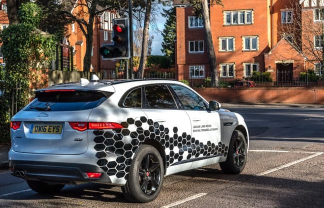 Jaguar Land Rover, la guida autonoma si avvicina