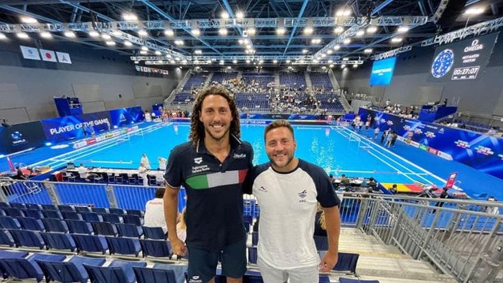 Pallanuoto, Gonzalo e Tomàs fratelli in vasca divisi dalla nazionale: uno gioca per l’Italia, l’altro per l’Argentina