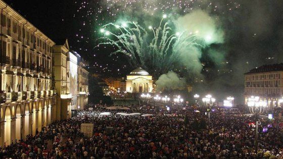 Fuochi d'artificio 'silenziati' a San Giovanni: Torino va alla conta in Sala Rossa (sondaggio)