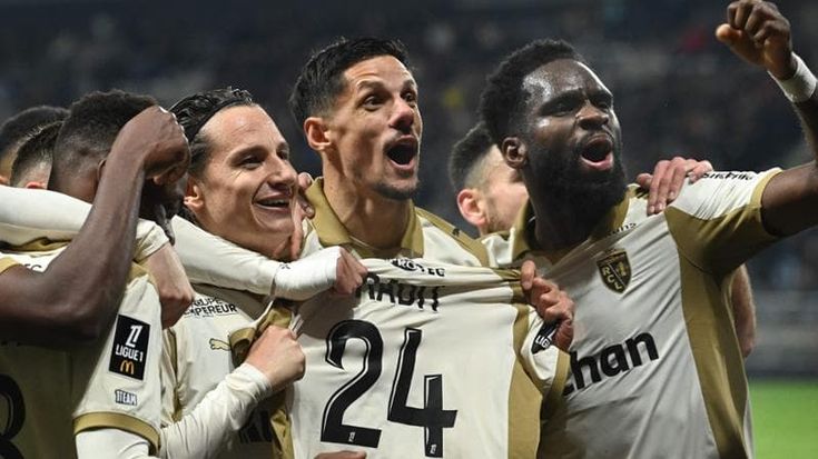 Lens in testa alla Ligue 1 grazie a una vecchia conoscenza della A. Yamal, prima volta al Camp Nou