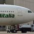 Alitalia, la mossa di Atlantia: “Se c’è revoca ad Autostrade usciamo dal salvataggio”