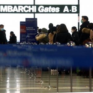 Coronavirus, gli aeroporti sono aperti: volare o rinunciare?