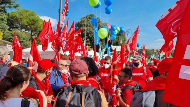 "Mai più fascismi": in 400 da Parma alla manifestazione di Roma