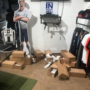 Ladri nel negozio degli "Insuperabili" la onlus che promuove lo sport dei ragazzi disabili 