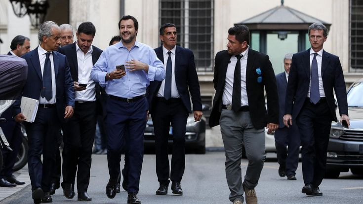 Il doppio binario di Salvini sui migranti: sì alla Marina, no alle Ong
