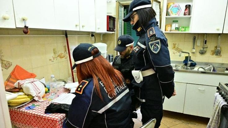 Mondo sommerso abusivo alle case Ater sequestrate al Quarticciolo: tra visite mediche e parrucchieri