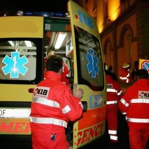 Lecce, moto si scontra con un'auto all'incrocio: muore un 28enne