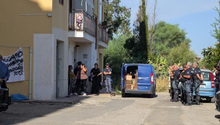 Case popolari, a Gela gli sgomberi entrano nel vivo: “Vogliamo pagare, non occupare”