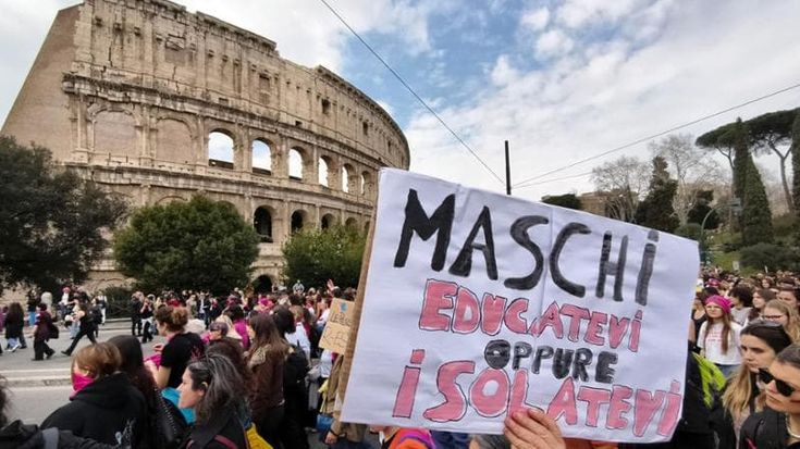 “Lavoro, non mimose”: la marea delle donne per dire no al precariato