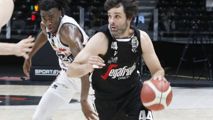 Playoff, colpo Virtus a Brindisi 66-73