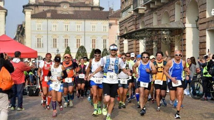 L’ultramaratona “100 km delle Alpi” fa il record di partecipanti: in 250 da Torino a Saint-Vincent