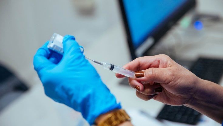 Coronavirus, il bollettino di oggi 17 febbraio:  12.074 nuovi casi e 369 morti