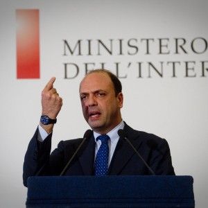 Alfano: "Cento soldati per la Terra dei fuochi"