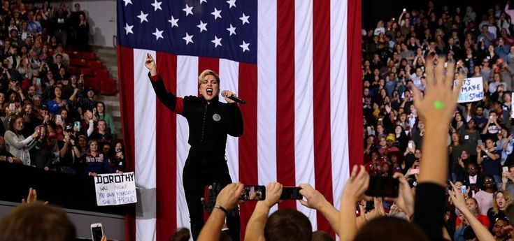 Trump batte anche le star, le lacrime di Lady Gaga
