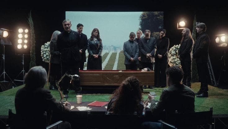 Filippo Timi celebra i "funerali" di Kid Yugi per il lancio del nuovo album "Anche gli eroi muoiono"