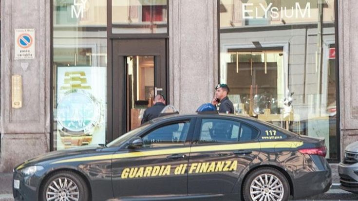 Scommesse fuorilegge: 12 calciatori di serie A e un arbitro tra gli indagati