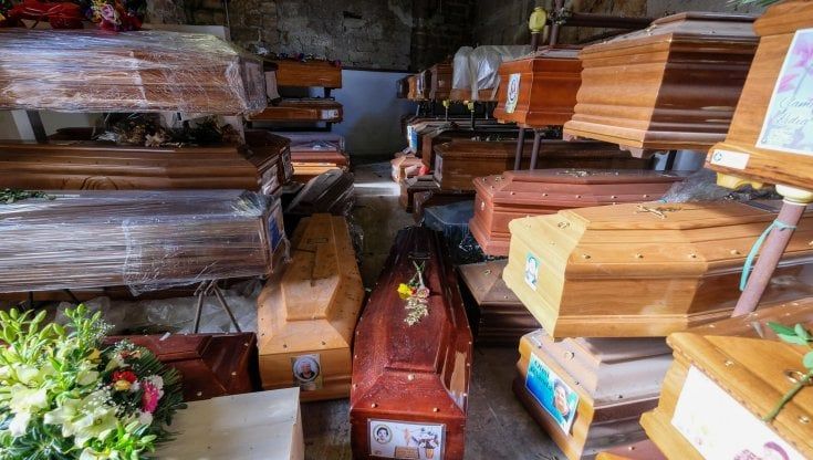 Mancano le lastre di ardesia, stop alle tumulazioni ai Rotoli