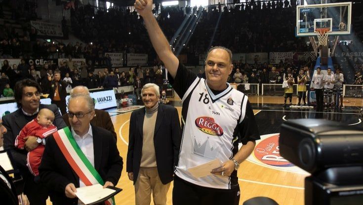 Basket, la battaglia di Oscar contro un tumore al cervello: "Sono guarito dopo 11 anni"