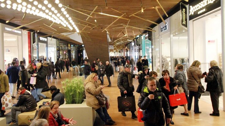 Negozi di domenica le aziende vogliono un’alleanza con i consumatori