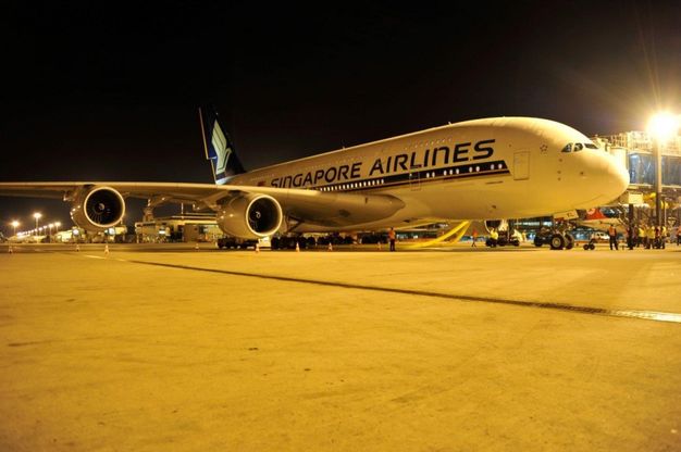 Malpensa, l'atterraggio dell'aereo pi&ugrave; grande del mondo