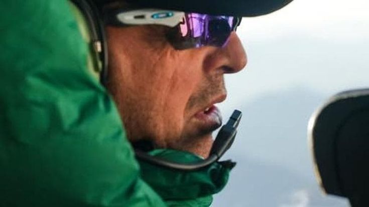 Malore per Simone Moro sull’Himalaya, l’alpinista ricoverato: “Sta meglio ed è di buon umore”