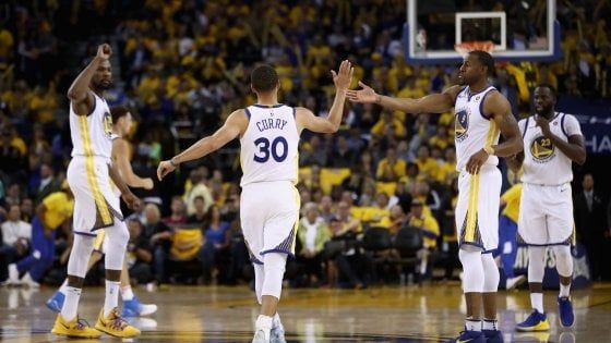 Basket, playoff Nba: sarà tra Houston e Golden State la finale a Ovest