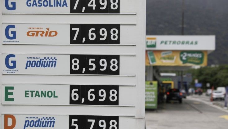 Brasile, offensiva contro l'inflazione: maxi-rialzo dei tassi. La siccità preoccupa: corrente razionata