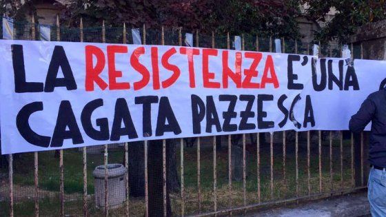 CasaPound a Parma: "Resistenza cagata pazzesca". Pd: vanno fermati