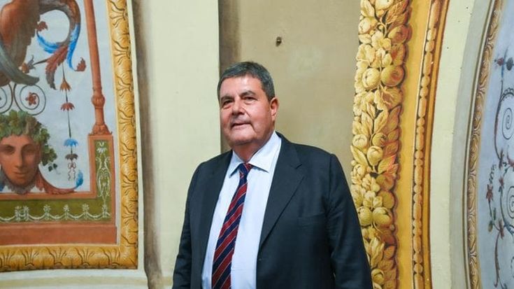 Un conclave del centrodestra dopo gli inciampi in Aula. Riparte il dialogo con De Luca