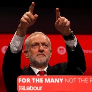 Corbyn: "Basta col neoliberismo. Oggi il centro si è spostato: e lì c'è il mio Labour"
