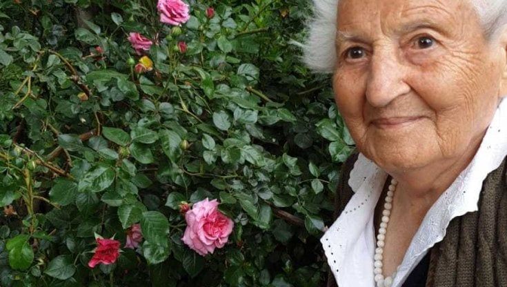A 104 anni sopravvive al Covid, la nipote: "Nonna Elena, forte come una roccia"