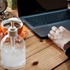 Coronavirus, lo smart working secondo Fastweb: "Liberi di lavorare a casa ogni giorno"