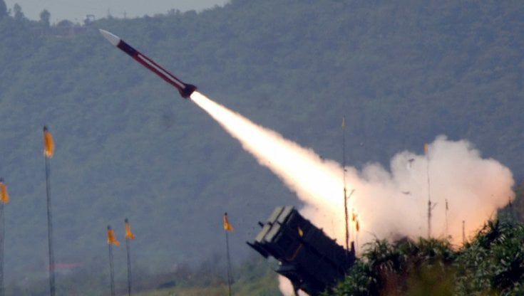 Missili Patriot, gli Usa annunciano la fornitura del sistema di difesa a Kiev. Ecco perché avevano esitato finora