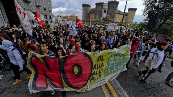 Cinque in pagella alla Buona scuola.  Ma gli italiani salvano gli insegnanti 