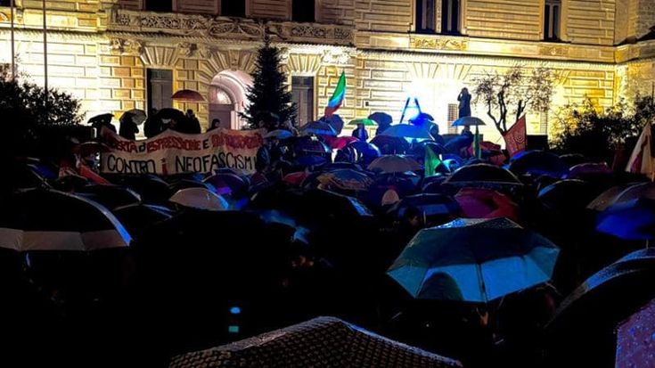 La piazza antifascista di Nardò fa sentire la sua voce: “Inopportuna l’estrema destra in biblioteca”