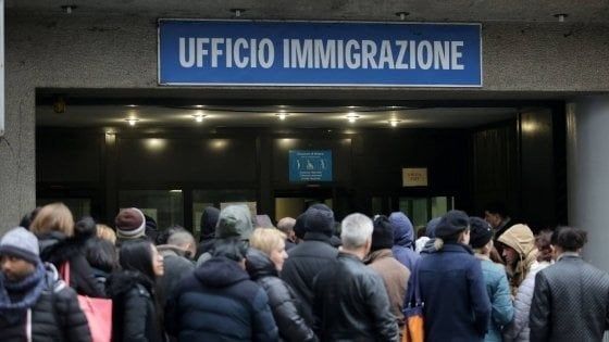 "A Chinatown si paga per i permessi di soggiorno", arrestato poliziotto a Milano