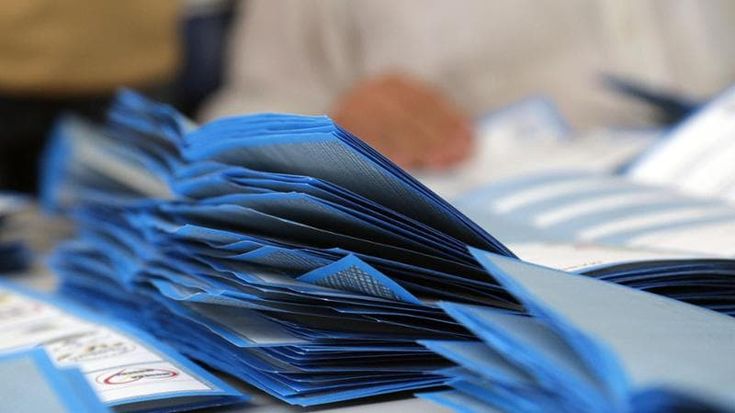 Legge elettorale, tetto massimo di seggi e obbligo per le liste di indicare il premier