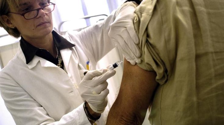 Influenza, al via i vaccini ora gratuiti per tutti. A Bologna ancora 4mila dosi