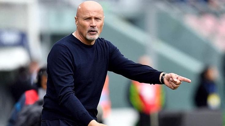 Salernitana in discesa libera, l’appello di Colantuono: “Per i tifosi che ci seguono ovunque dobbiamo onorare il campionato sino alla fine...glielo dobbiamo”