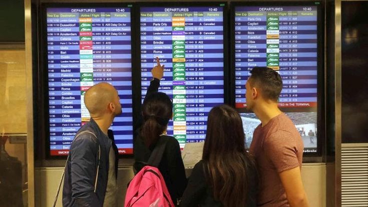 Tagli carburante, l’ansia dei passeggeri a Linate: “Aspettiamo a prenotare?”, “Io parto lo stesso”