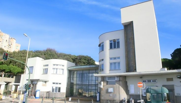 Sassari, bimba di 5 mesi trovata con una busta intorno alla testa: è in fin di vita. Indagati i genitori