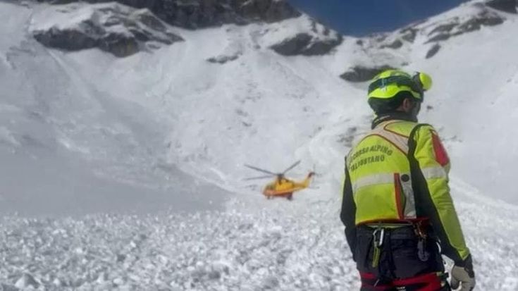 Scialpinista morto sotto una valanga in Val d’Ayas