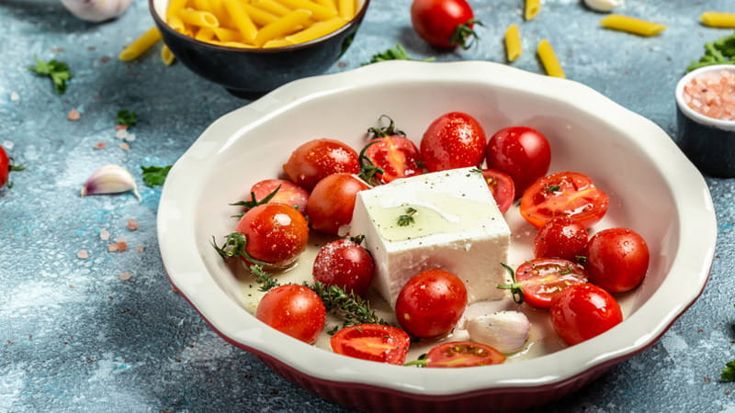 Cosa sta succedendo alla Feta? In Italia è boom, ma in Grecia la produzione crolla