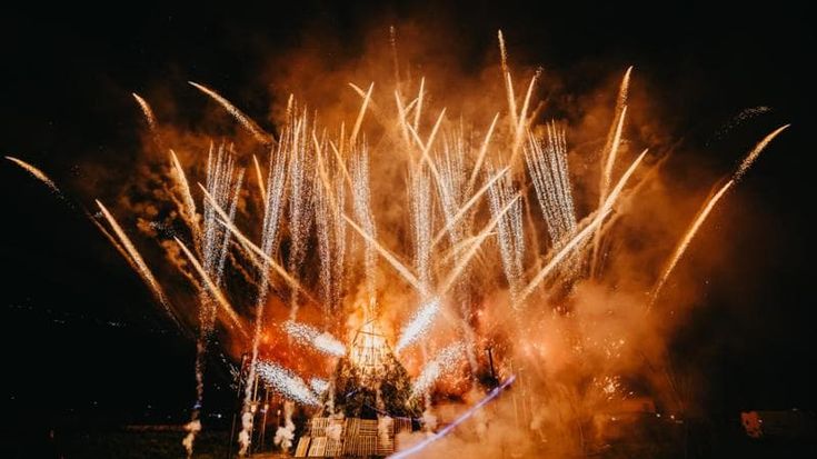 A Sant’Antonio Abate torna l’accensione del “Fucarazzo”: rito e festa tra fede e folklore