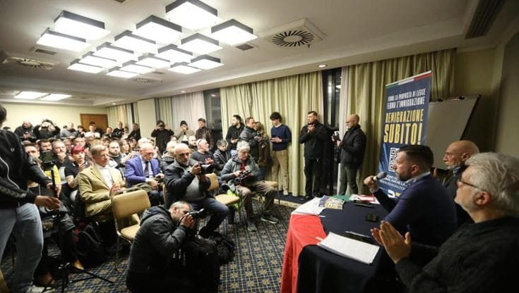 Salis: “Convegno Remigrazione è provocazione”, i neofascisti spintonano il presidente del Municipio