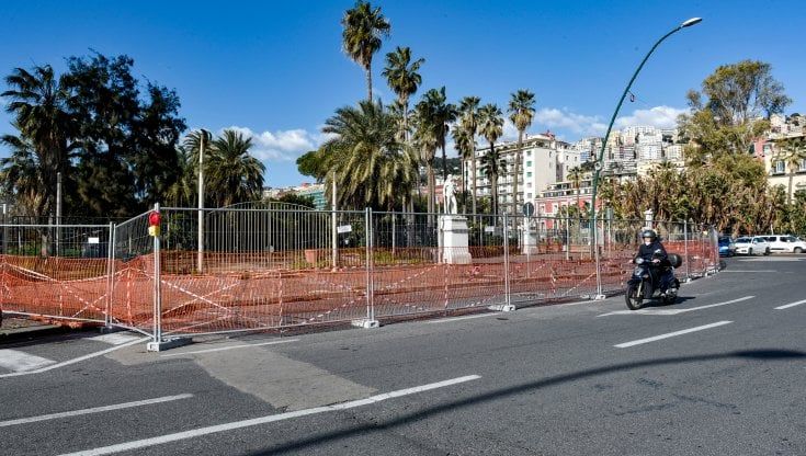 Villa, agonia di un parco tra ceppaie e transenne. Restyling con i fondi Pnrr