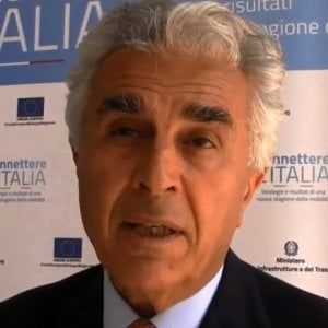 Trasporti, gli italiani volano tanto (record di tutti i tempi) e viaggiano low cost 