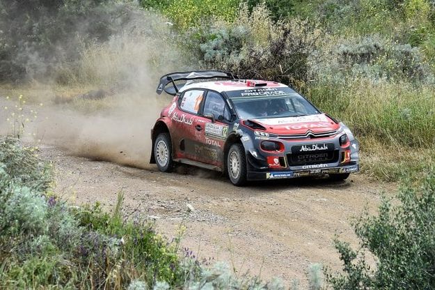 Rally di Sardegna, la Citroen C3 fa show nel fango